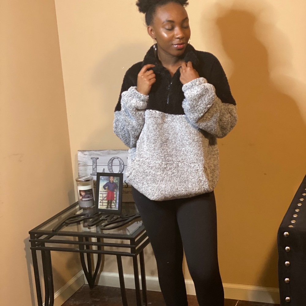 2-Piece Set - Picture 2 of 3